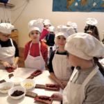 W trakcie przygotowania do tworzenia czekoladowej choinki