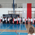 Klasa 3a podczas występu na uroczystym apelu w związku ze zbliżającym się Narodowym Świętem Konstytucji 3 Maja