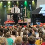 mężczyzna na keyboard